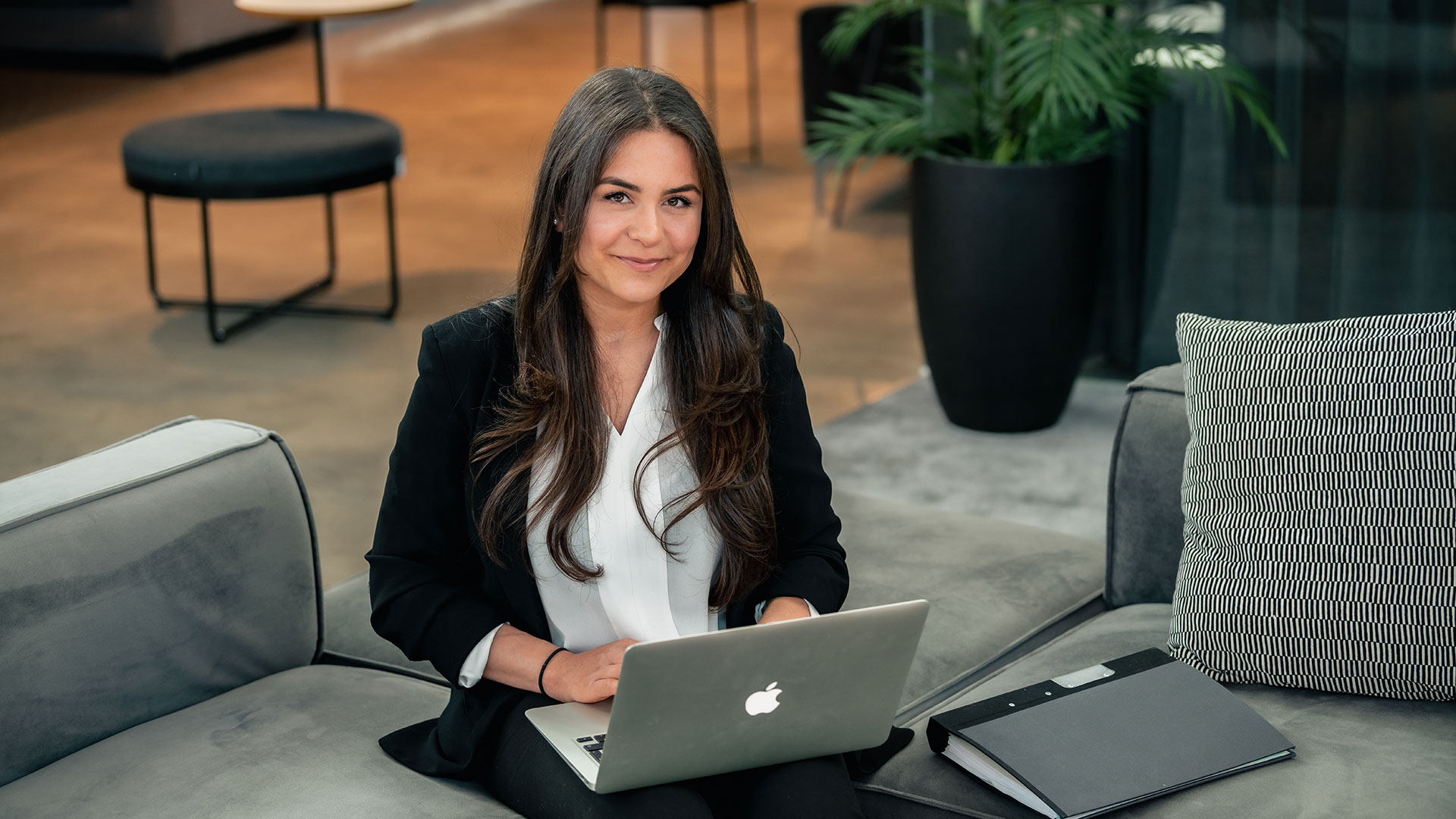 Hyra in ekonom deltid istället för att anställa heba rely 4 - Hyra in ekonom deltid istället för att anställa